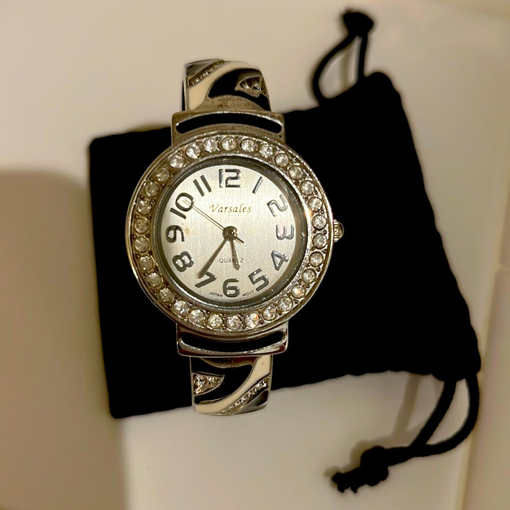 Varsales quartz cuff watch